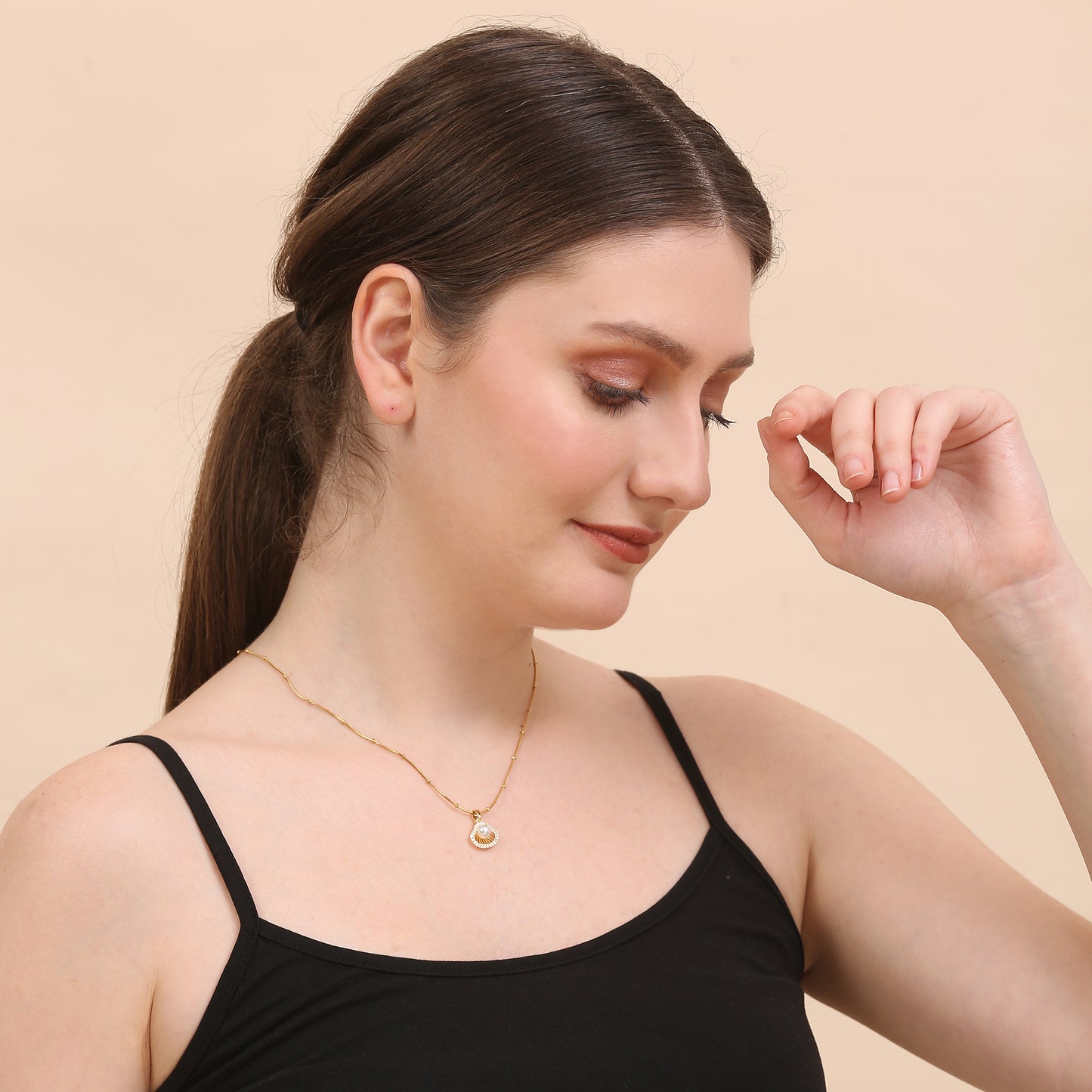 Serene Shell Necklace