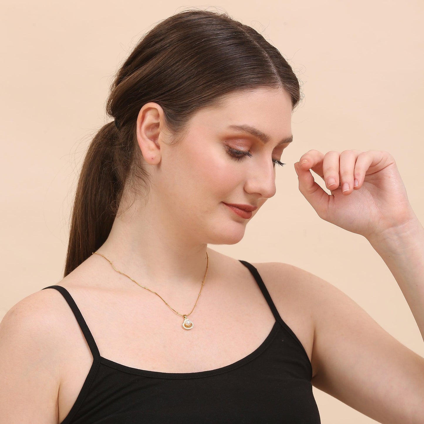 Serene Shell Necklace - Era Luxe