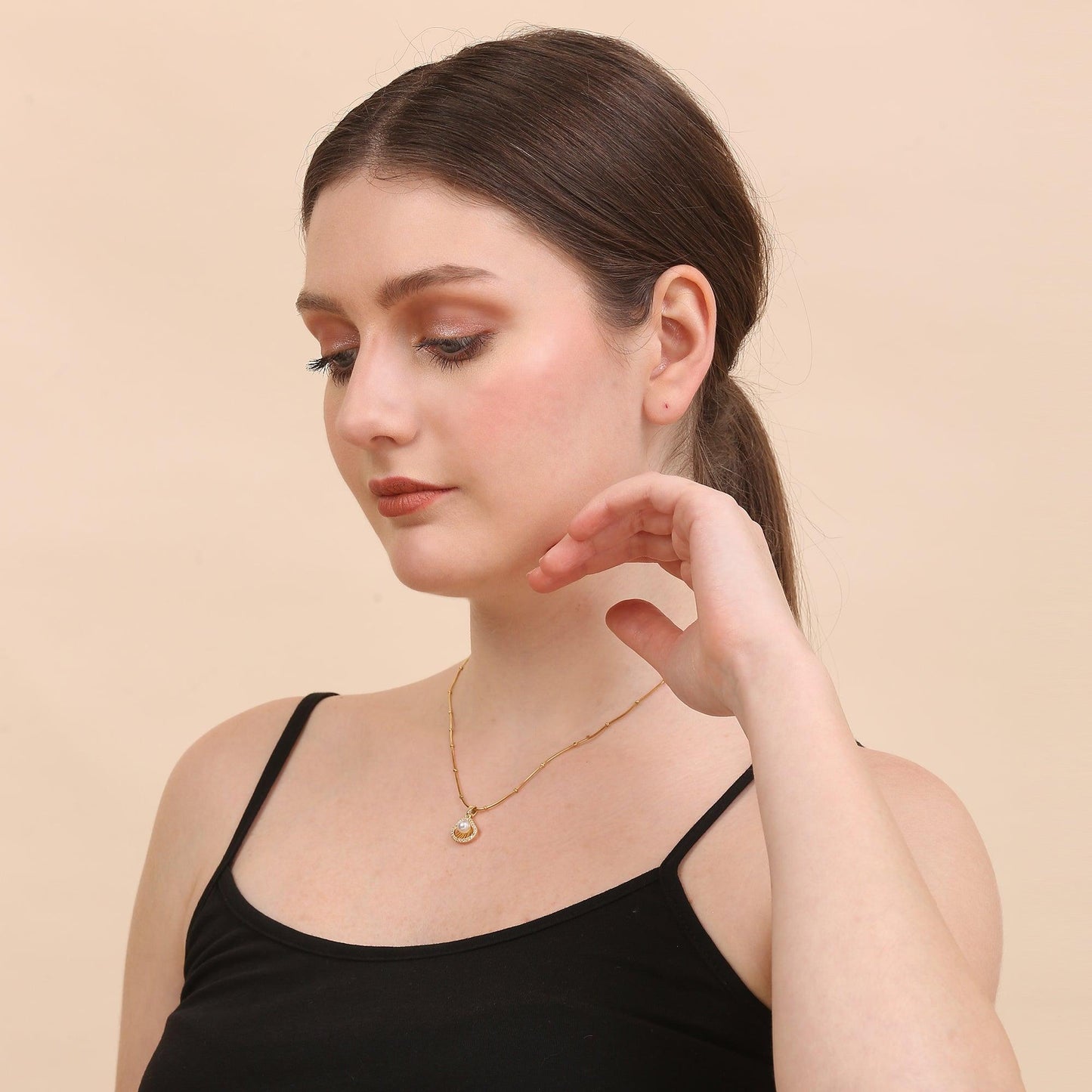 Serene Shell Necklace - Era Luxe