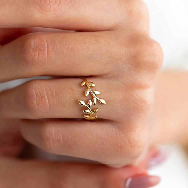 Whispering Leaves Ring - Era Luxe