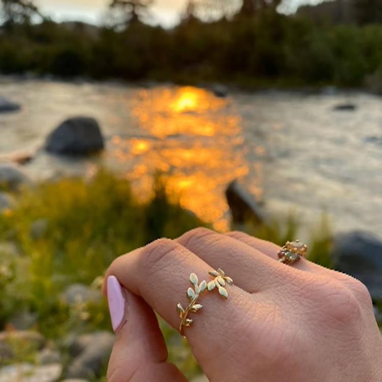Whispering Leaves Ring - Era Luxe
