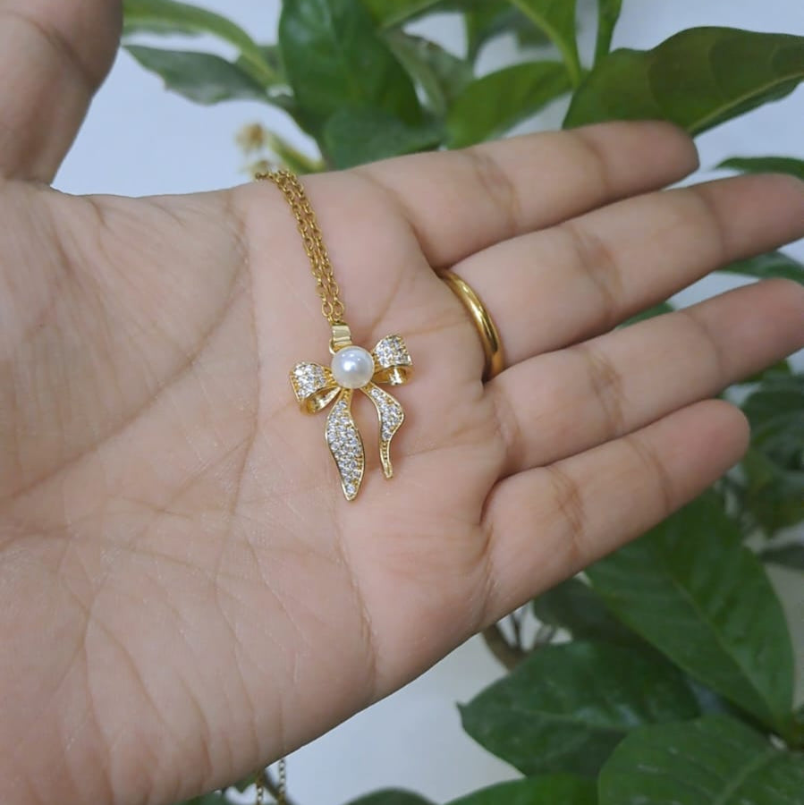 Regal Bow Necklace