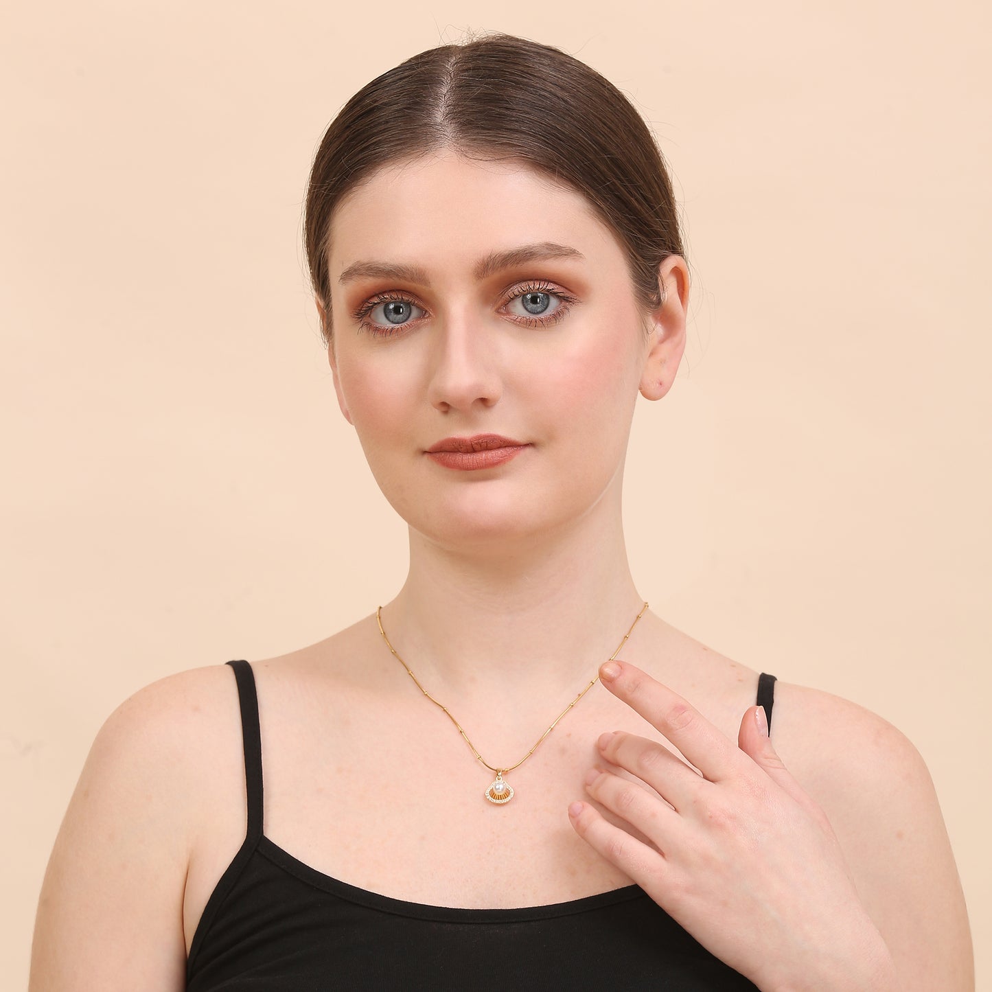 Serene Shell Necklace